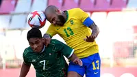 Piala Dunia 2022 akan segera bergulir pada 20 November 2022. Pentas sepak bola terbesar di dunia ini tak hanya menyuguhkan persaingan dari para bintang saja, melainkan juga dari beberapa pemain senior andalan negaranya. Berikut deretan pemain dengan koleksi caps terbanyak dari masing-masing tim di Grup G Piala Dunia 2022. (AFP/Martin Bernetti)
