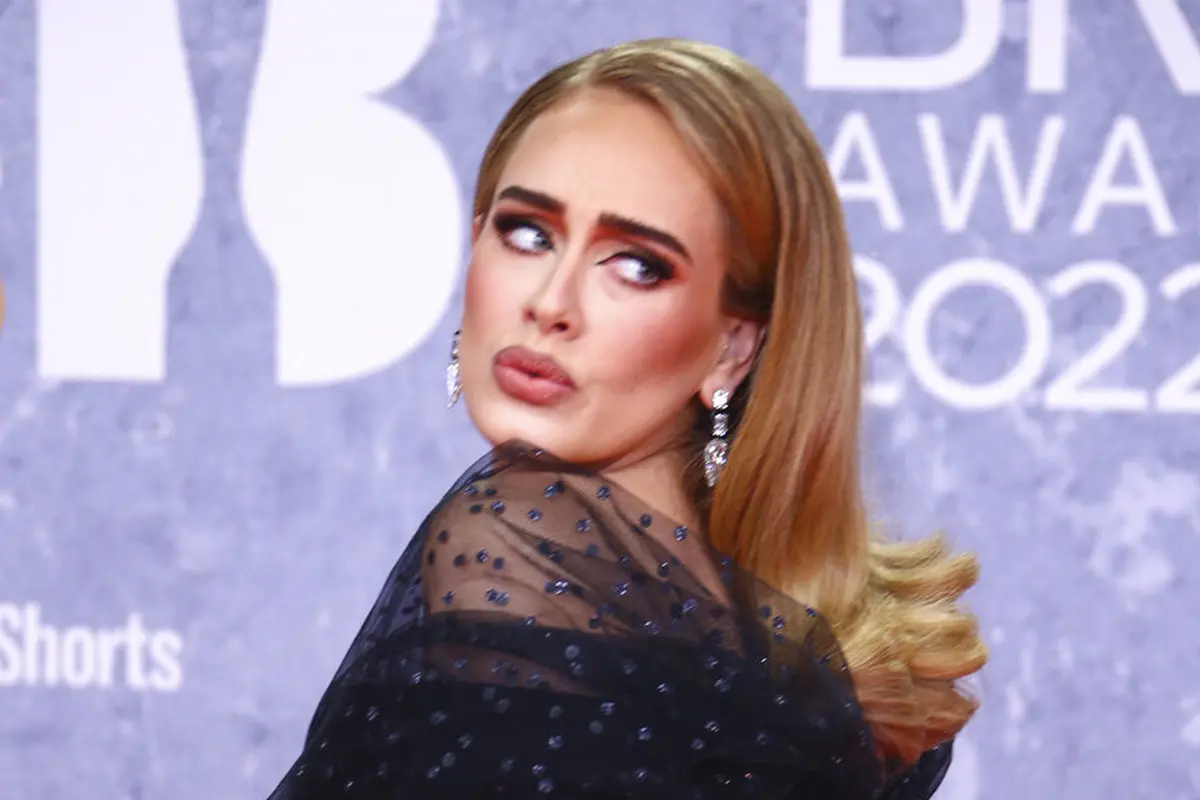 FOTO: Adele Raih 3 Penghargaan BRIT Awards 2022