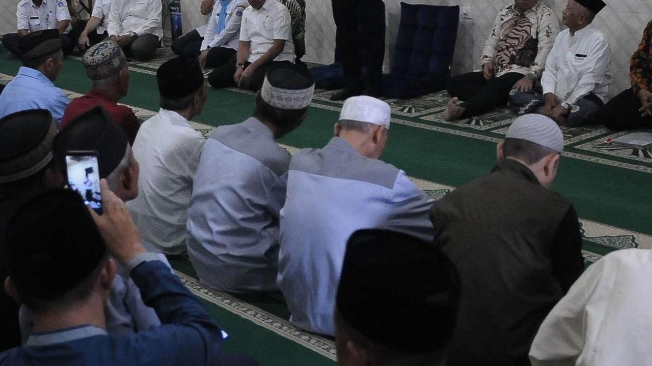 Penyerahan sertifikat wakaf ini diharapkan dapat memberikan kepastian hukum bagi rumah ibadah yang digunakan oleh masyarakat. Merdeka.com/Imam Buhori