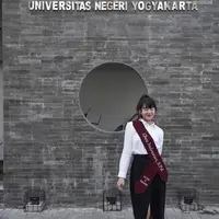 Ghea Indrawari baru saja lulus kuliah di Universitas Negeri Yogyakarta, dia pun memberikan kabar bahagia tersebut di akun instagramnya [instagram/gheaindrawari]