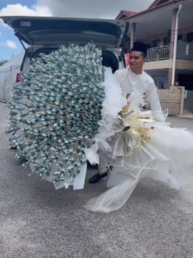 Viral Buket Uang Senilai Rp 68 Juta untuk Pengantin Wanita, Sampai Hampir Terjatuh
