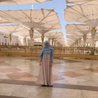 Aurel Hermansyah saat umrah (Instagram/@rabbanizaki)