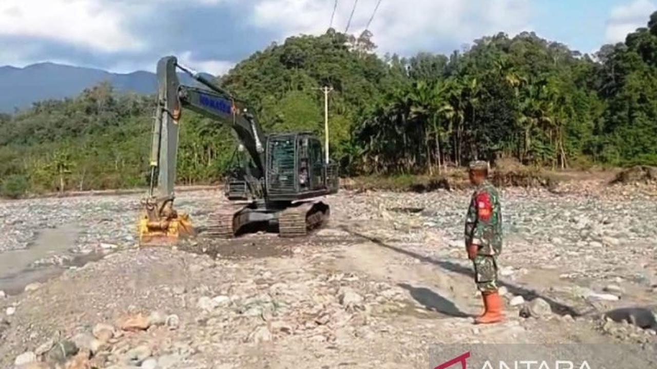 Pemkab Aceh Barat Gerak Cepat dalam Penanganan Longsor, Akses Jalan Kembali Terbuka