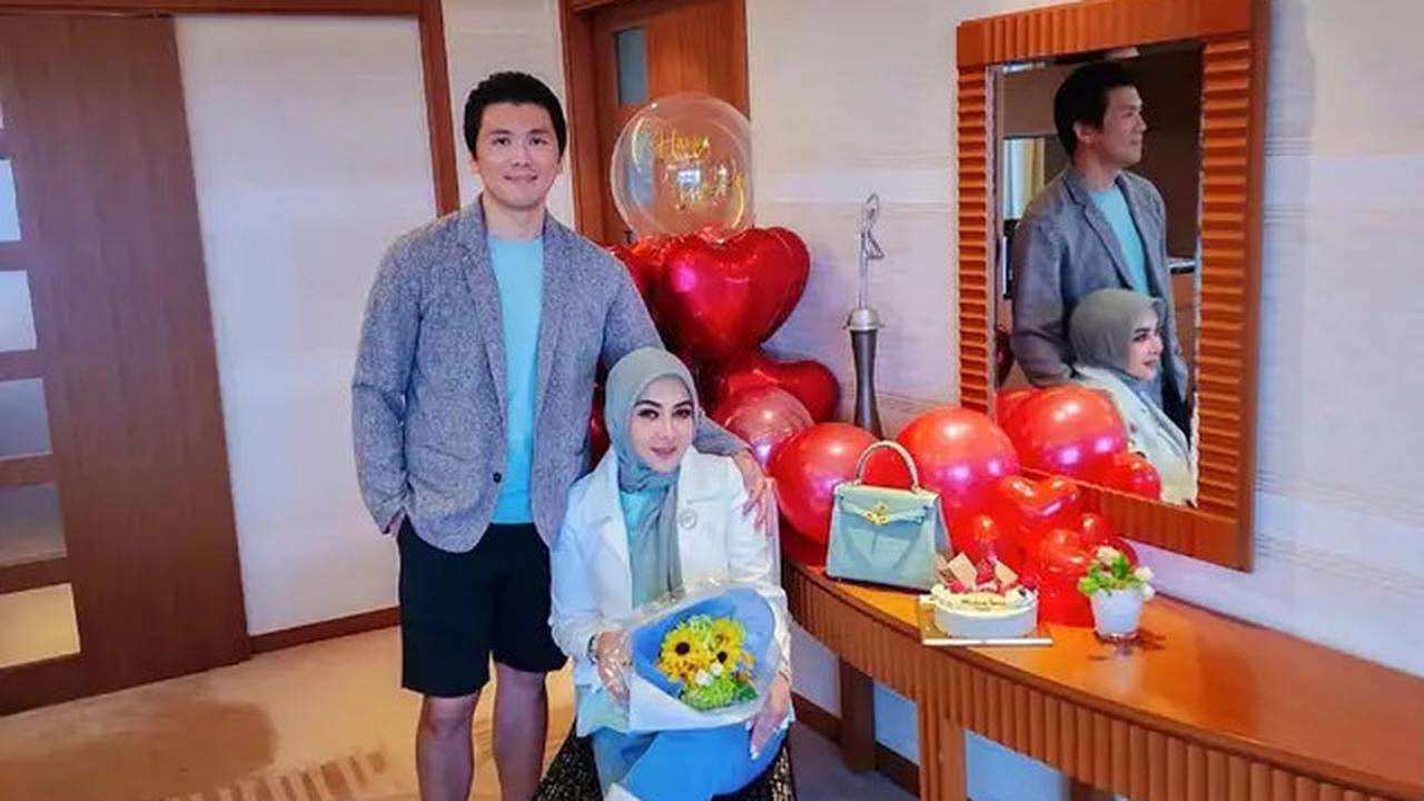 6 Inspirasi Model Jas Ala Reino Barack, Tampil Modis untuk Berbagai Acara