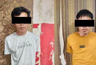 Dua abang jago di Lampung Tengah yang keroyok seorang sopir truk lantaran tak terima disalip, lemas usai diringkus polisi. Foto: (Liputan6.com/Dok. Istimewa).