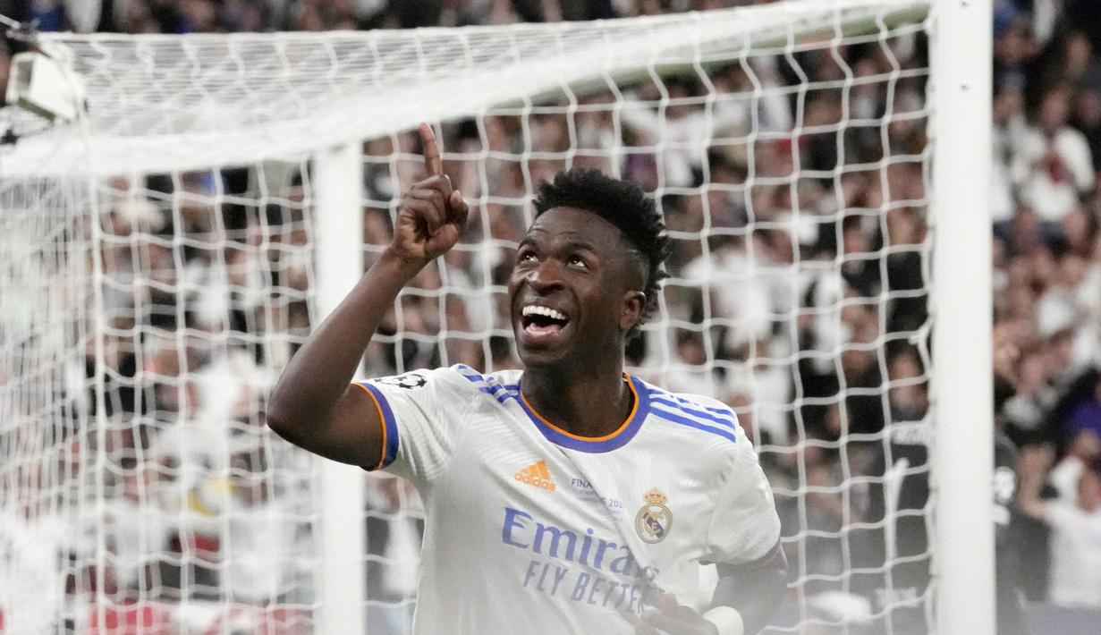 Vinicius Junior menjadi sosok pencetak gol satu-satunya di laga final tadi malam. Berkat gol semata wayangnya, Real Madrid mengukuhkan diri sebagai juara Liga Champions musim 2021/2022. (AP/Frank Augstein)