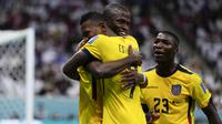 Hasilnya, Enner Valencia sukses menjaringkan dua gol ke gawang Qatar di awal babak pertama yang akhirnya tak mampu dibalas tuan rumah hingga laga usai. (AP/Manu Fernandez)