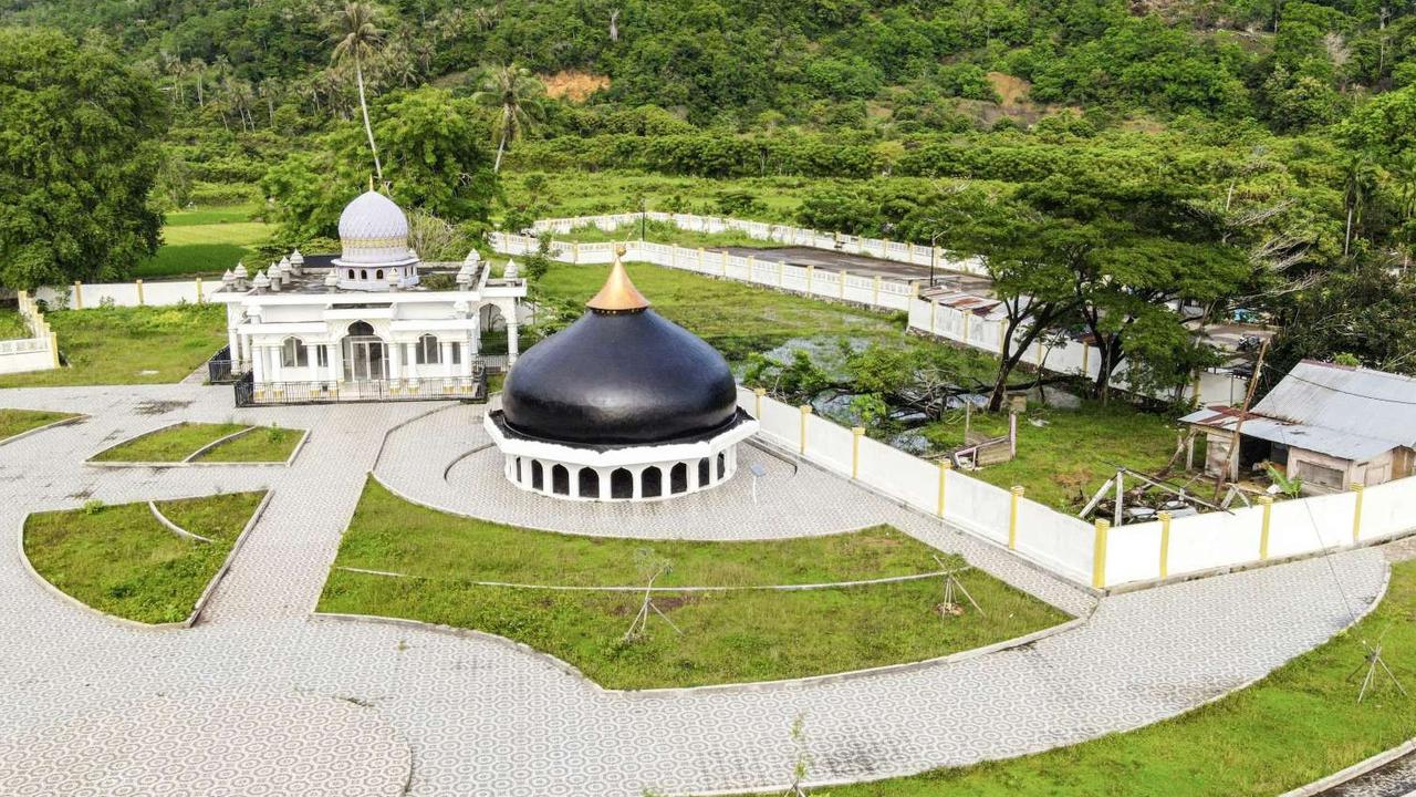 FOTO: Dahsyatnya Tsunami Aceh, Kubah Masjid Seberat 80 Ton Ini Terseret 2,5 Km Sampai Pindah Desa