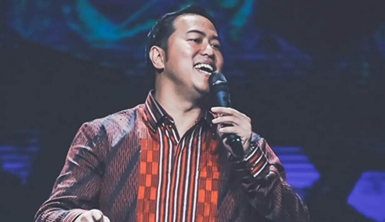 Komika Panji Pragiwaksono menuliskan rasa duka dan mengatakan akan selalu merindukan Oon. “Innalilahi wa innailaihi rojiun Telah meninggal dunia Mochamad Fachroni (Oon Project Pop). You will be missed Oon,” tulis Pandji. (Instagram/Pandji.pragiwaksono)