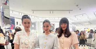 Anne Curtis, Velove Vexia, dan Mawar de Jongh hadir Dior Beauty Boutique opening party dengan gaya memikat serba pastel. Dalam balutan busana dari Dior ketiganya tampil menawan dan anggun khas rumah mode asal Prancis ini. / Foto dok: Fimela.