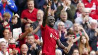 Penyerang Liverpool, Sadio Mane, berselebrasi setelah mencetak gol kontra Crystal Palace pada lanjutan Premier di Stadion Anfield, Sabtu (18/9/2021). (AP Photo/Jon Super)