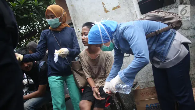 Gas Air Mata Bikin Pelajar Tumbang Saat Demo di DPR