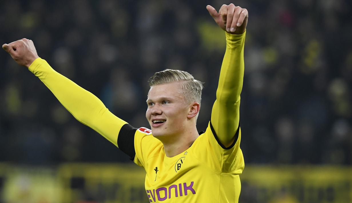 9. Erling Braut Haaland - Bisa dibilang sejauh ini kariernya sudah bisa melewati pencapaian sang ayah, Alf-Inge Haaland dengan menjadi striker haus gol. Masih berusia 19 tahun dirinya mampu menjadi mesin gol di Liga Austria dan kini dirinya pindah ke Dortmund. (AFP/Ina Fassbender)