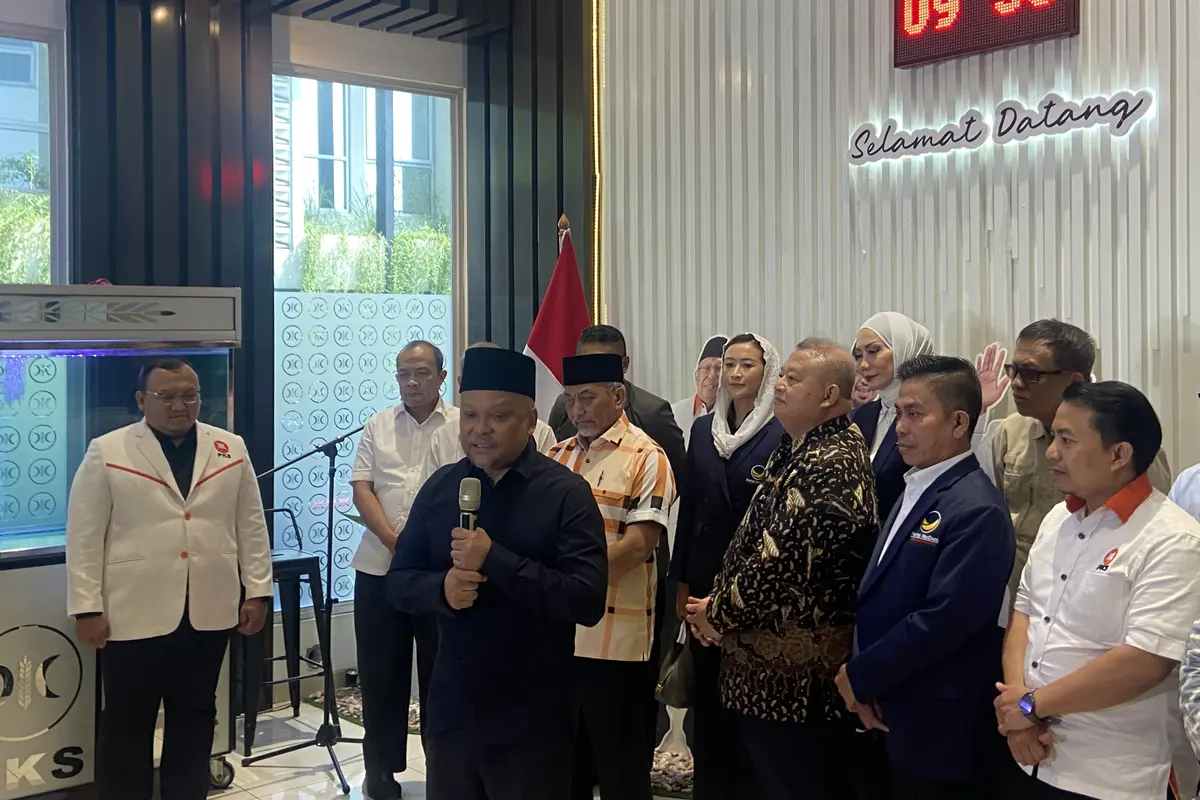 Bakal calon Gubernur Jawa Barat (Jabar) Ilham Habibie menyambangi Kantor DPP Partai Keadilan Sejahtera (PKS) bersama rombongan pengurus DPP Partai NasDem.