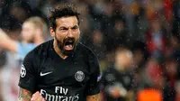 Juventus dan Internazionale dikabarkan sama-sama tertarik mendatangkan penyerang Paris Saint-Germain, Ezequiel Lavezzi. (AFP/THOMAS SAMSON)