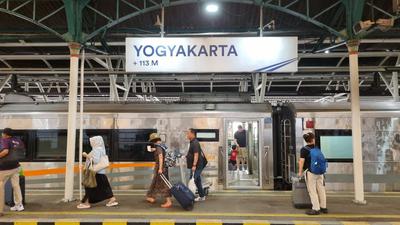 6 Stasiun Kereta Api Pailng Ramai Turis Asing