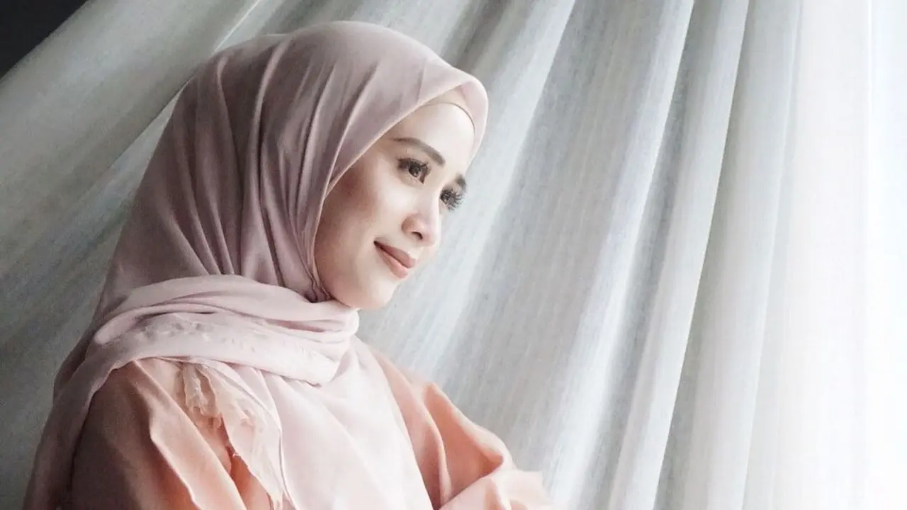 Fanny Fabriana dan suami. (Foto: Instagram @fannyfabriana)
