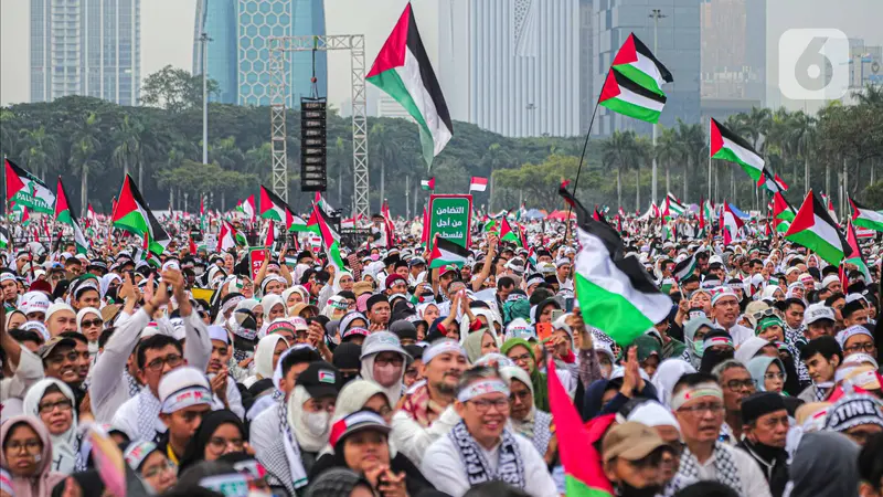 Massa Aksi Bela Palestina Tumpah Ruah Padati Monas