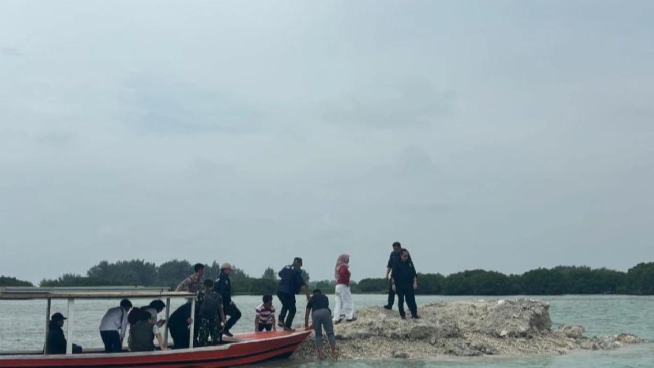 Greenpeace Ajak Pramono–Rano Staycation ke Marunda dan Pulau Pari, Soroti Dampak Krisis Iklim