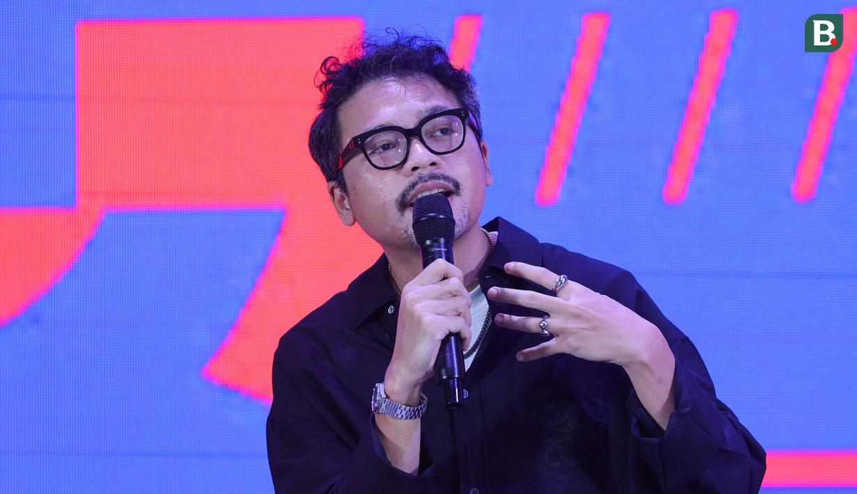 Chief Marketing Officer (CMO) Vidio, Teguh Wicaksono, memberikan keterangan saat jumpa pers Vidio Sport Festival 2025 di Midaz Jakarta, Rabu (15/10/2025). (Bola.com/M Iqbal Ichsan)