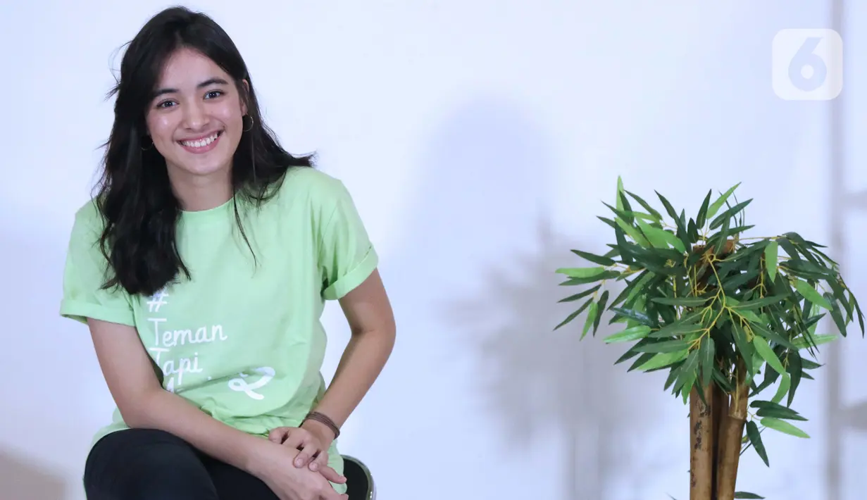 Pemain film Mawar Eva de Jongh saat sesi Intimate Interview dengan Liputan6.com di gedung KLY Youniverse, Jakarta, Jumat, (7/2/2020). Mawar De Jongh menggantikan peran Vanesha Prescilla menjadi Ayu dalam film Teman Tapi Menikah 2.  (Liputan6.com/Helmi Fithriansyah)
