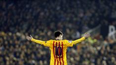 Pemain Barcelona, Lionel Messi, saat tampil melawan Valencia pada laga La Liga Spanyol di Stadion Mestalla, Spanyol, Sabtu (5/12/2015). Barcelona ditahan imbang 1-1. (EPA/Kai Foersterling)