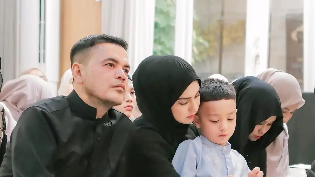 Makin Ganteng, Begini Potret Terbarunya Air Rumi Akbar Bersama Irish Bella