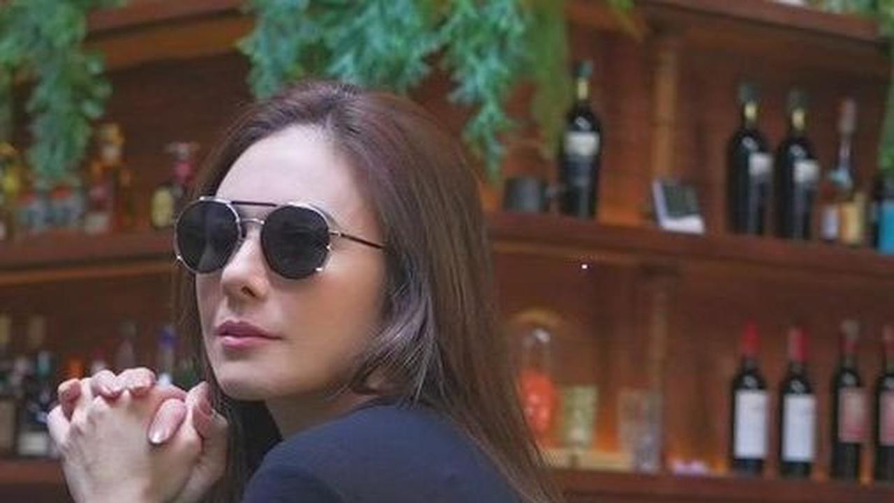 8 Foto Wulan Guritno Berjualan Es Krim dengan Penampilan Sopan Meski Ia adalah Pemilik Klub Malam, Mempesona dengan Body Goals