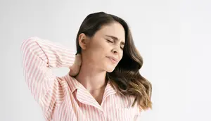 Kolesterol Tinggi Bikin Tengkuk Kaku? Ini Kata Dokter