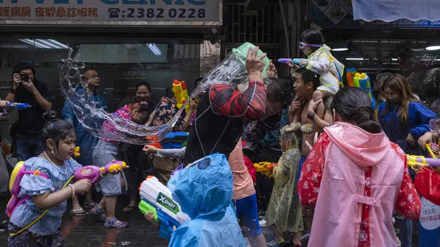 Perang Air Songkran Kembali ke Jalanan Hong Kong