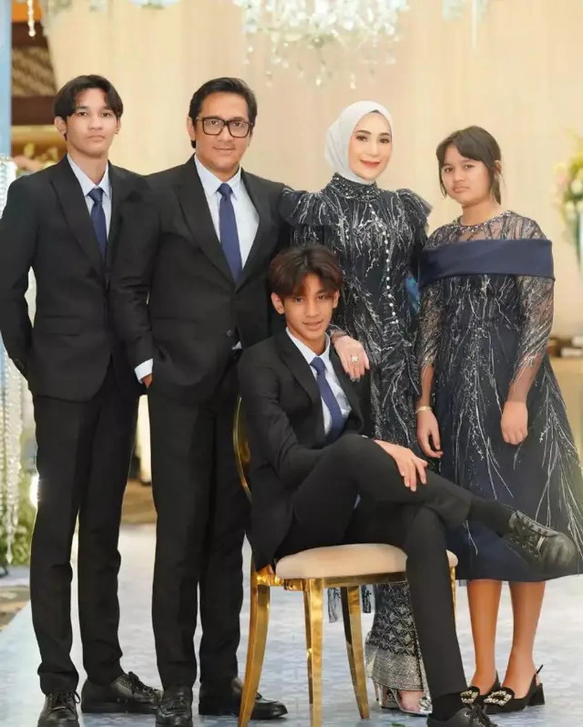 6 Model Outfit Anak Artis Kondangan dari Tampilan Formal hingga Kasual