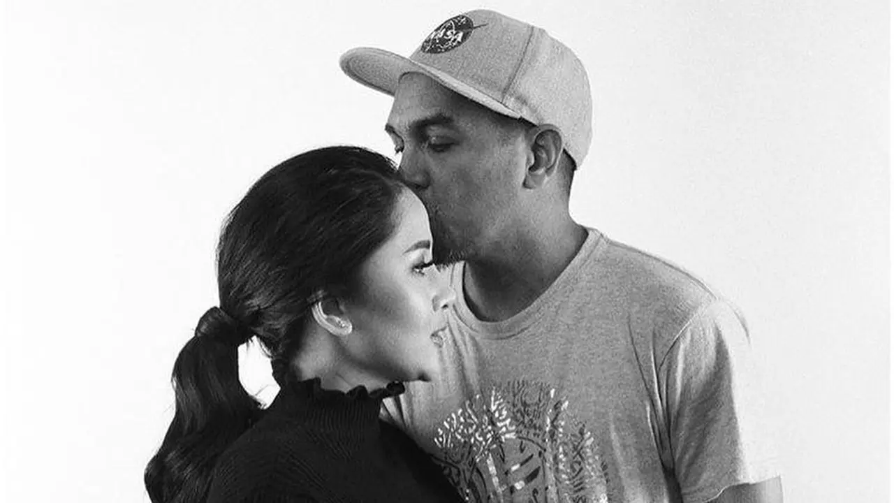 Glenn Fredly dan Mutia Ayu. (Foto: Instagram @glennfredly309)