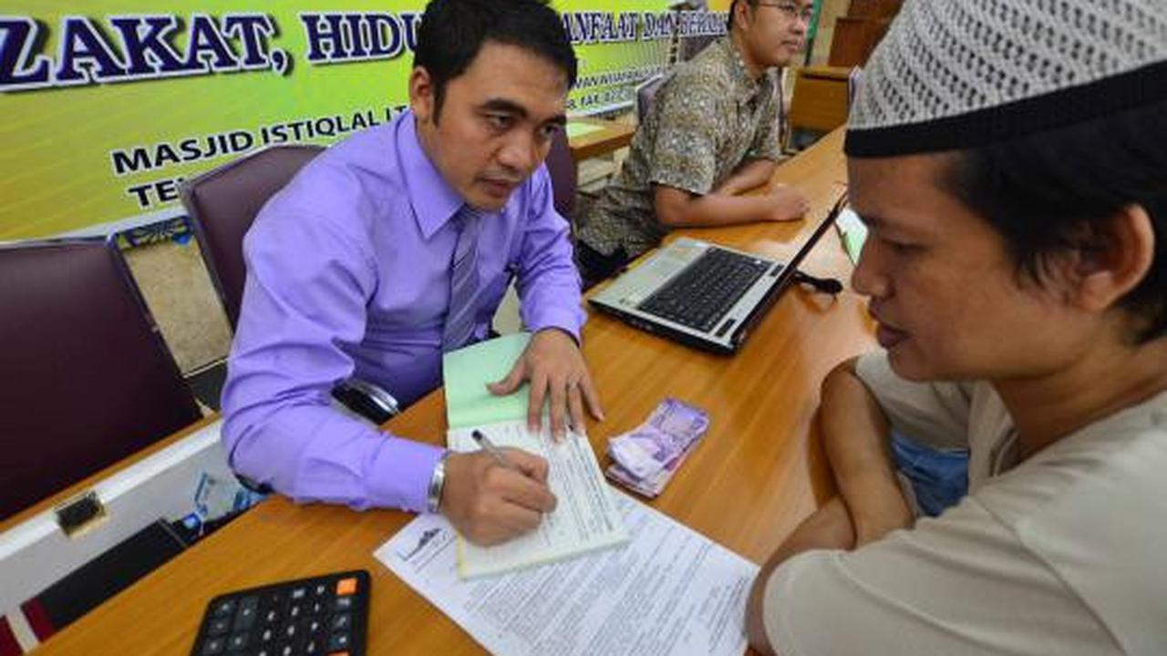 Bayar zakat fitrah di Masjid Istiqlal