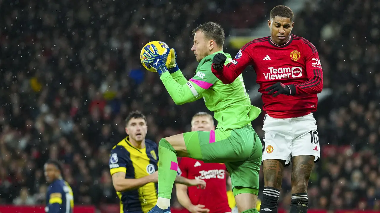 Foto: Old Trafford Tak Lagi Angker, MU Telan Kekalahan Ketujuh Musim Ini di Liga Inggris setelah Dihajar Bournemouth