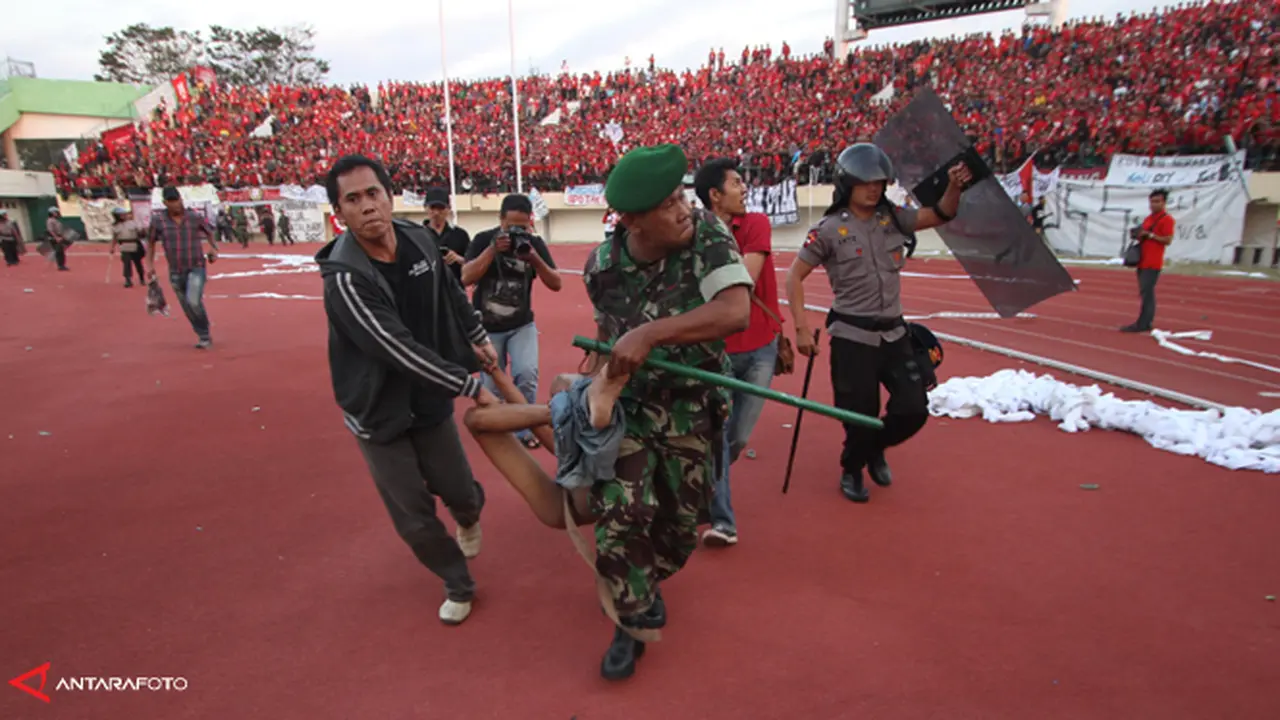 persis-solo-rusuh-130904c.jpg