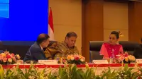 Menteri Koordinator Bidang Perekonomian Airlangga Hartarto dan Menteri Keuangan Sri Mulyani Indrawati dalam konferensi pers RAPBN dan Nota Keuangan 2024, di kantor Direktorat Jenderal Pajak, Jakarta, Rabu (16/8/2023). (Tira/Liputan6.com)