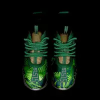 Intip sneakers yang dibuat dari gaun Jennifer Lopez (Foto: instagram/cncpts)