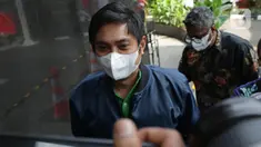 Bupati Tanah Bumbu periode 2010-2015 dan 2016-2018 yang juga kader Partai Demokrasi Indonesia Perjuangan (PDI-P), Mardani H. Maming saat tiba di Gedung KPK, Jakarta, Kamis (28/7/2022). Sebelumnya, KPK menetapkan Mardani H Maming masuk dalam Daftar Pencarian Orang (DPO) terkait kasus dugaan suap dan gratifikasi izin usaha pertambangan di Kabupaten Tanah Bumbu, Kalimantan Selatan. (Liputan6.com/Helmi Fithriansyah)
