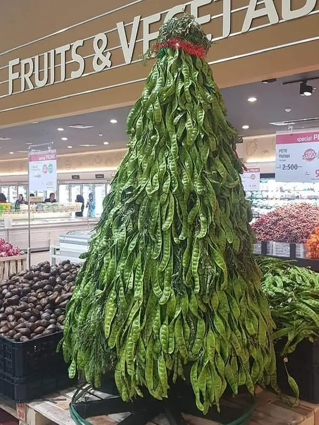 6 Pohon Natal Low Budget Ini Bikin Tepuk Jidat