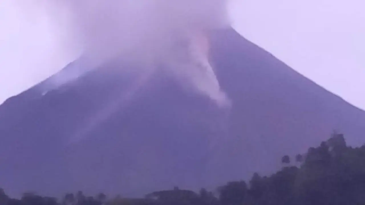 Kondisi Gunung Karangetang yang menunjukan peningkatan aktivitas, Rabu (8/2/2023).