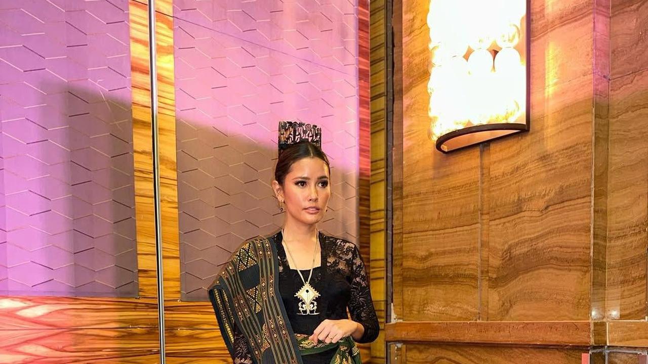 Tampil Anggun Berkebaya, Ini 8 Artis yang Lestarikan Warisan Kartini