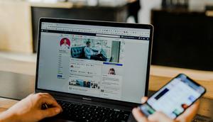 Sosial Media. (Unsplash/Austin Distel)