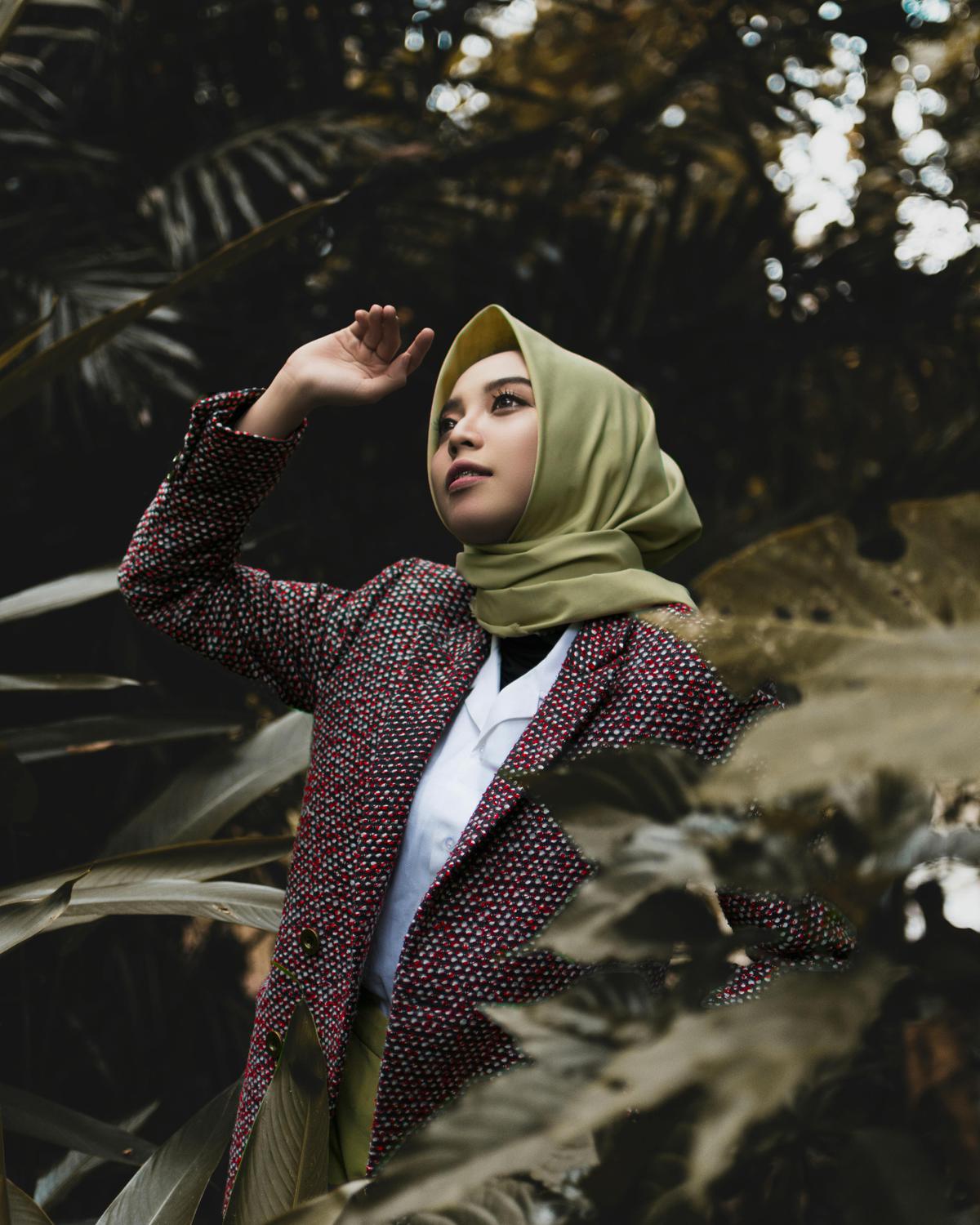 7 Tren Warna Baju Lebaran 2025, dari Natural hingga Bold yang Simpel dan Stylish