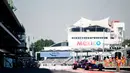 Sean Gelael saat keluar dari pit stop menuju lintasan balap pada sesi latihan bebas F1 GP Mexico di Autodromo Hermanos Rodriguez, Meksiko, (27/10/2017). Sean menempati urutan ke-17. (Peter Fox/Getty Images/AFP)