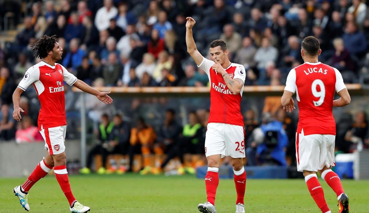 Ekspresi pemain Arsenal, Granit Xhaka, setelah mencetak gol keempat ke gawang Hull City pada laga lanjutan Premier League, di KCOM Stadium, Sabtu (17/9/20106). (Reuters/Russell Cheyne)