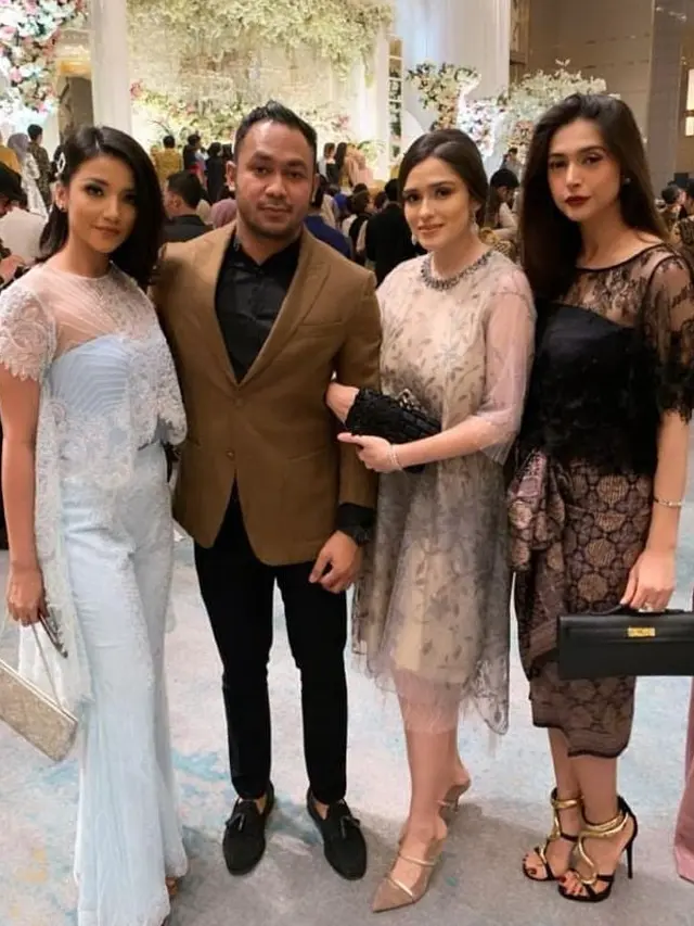 Gaya Nabila Syakieb Hadiri Pernikahan Citra Kirana dan Rezky Aditya (sumber: instagram/rezky.cikyjourney)