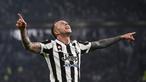Federico Bernardeschi layak dinobatkan sebagai man of the match saat Juventus mengalahkan Cagliari pada giornata ke-19 Liga Italia 2021/2022. (LaPresse via AP/Fabio Ferrari)