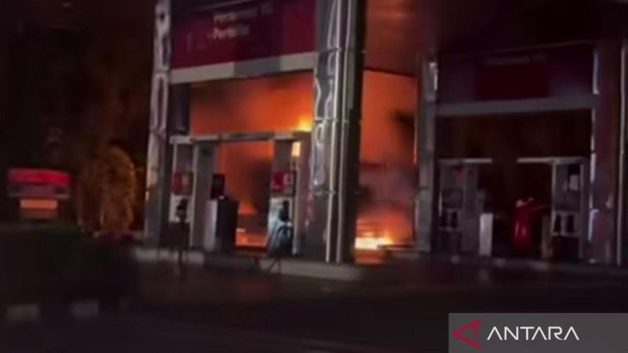 Ngeri! Mobil Tangki BBM Terbakar di SPBU Kemanggisan, Kerugian Capai Rp2,5 Miliar dan Satu Orang Luka