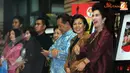 Ketua KOI Rita Subowo (kedua dari kanan) terlihat hadir dalam perayaan setahun Roy Suryo menjabat sebagai Menpora yang digelar di Kemenpora Jakarta (Liputan6.com/Helmi Fithriansyah)