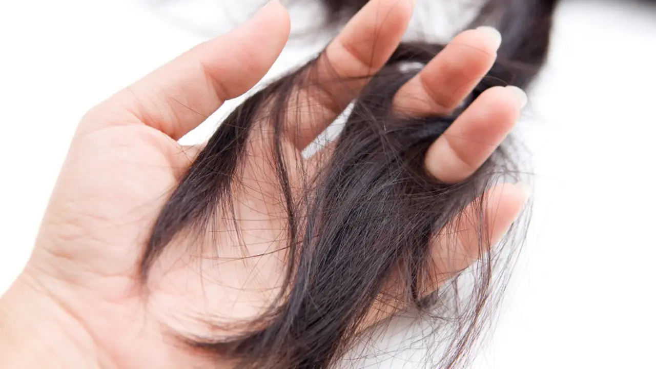 [Bintang] Ketahui 5 Hal Penyebab Utama Rambut Rontok
